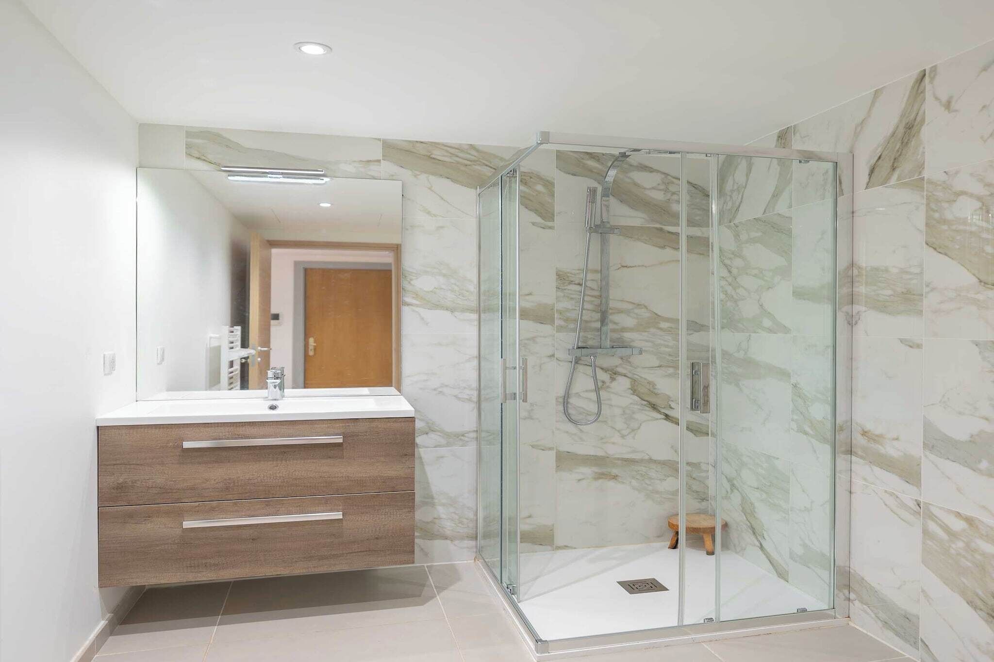Shower, towels