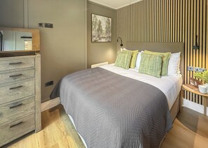 2 bedrooms - Waterside Lodge (Pet) (Westbury)
