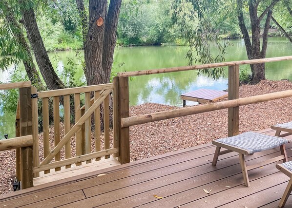 Unclassified image, 1 of 17, button