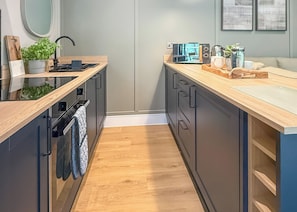 Fridge, oven, stovetop, toaster