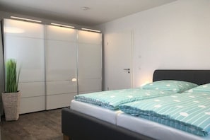 1 bedroom, iron/ironing board, free WiFi - Holiday apartment STRELASUNDBLICK (Altefähr)