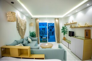 Family Quadruple Room | Desk, laptop workspace, iron/ironing board, free WiFi
