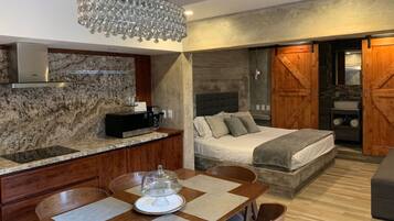 3 bedrooms, iron/ironing board, Internet, bed sheets