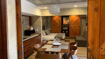 3 bedrooms, iron/ironing board, Internet, bed sheets