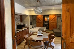 3 bedrooms, iron/ironing board, Internet, bed sheets