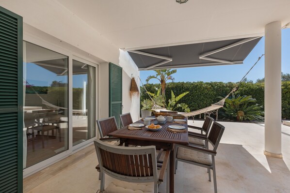 Outdoor dining
