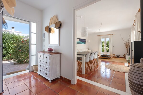 TV, fireplace, DVD player