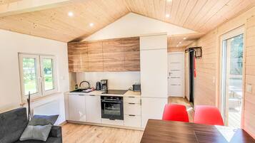 Kühlschrank, Ofen, Geschirrspüler, Kochgeschirr/Geschirr/Besteck