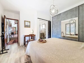 5 soverom, skrivebord og internettilgang