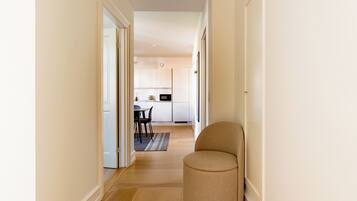 Apartment, 3 Bedrooms, Balcony, Garden View | Hallway