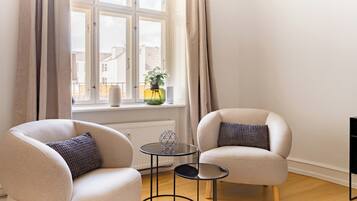 Apartment, 3 Bedrooms, Balcony, Garden View | Living room