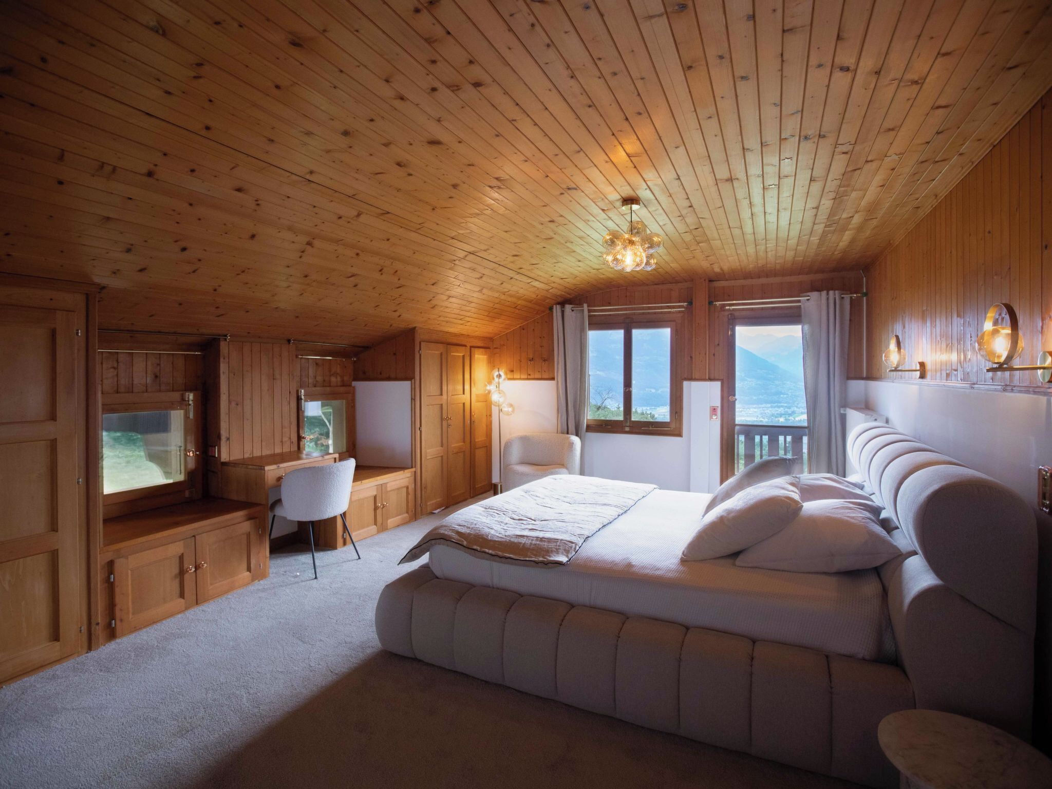 6 Schlafzimmer, Schreibtisch