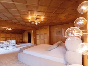 5 Schlafzimmer, Schreibtisch