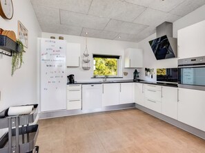 Fridge, microwave, dishwasher, cookware/dishes/utensils