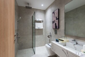 Regadera, amenidades de baño gratuitas, toallas, jabón 