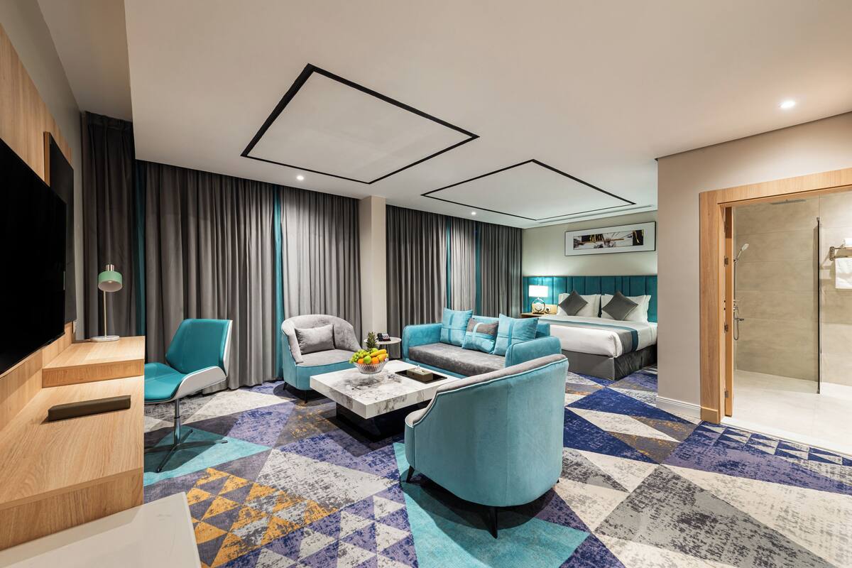 Seprai antialergi, minibar, kedap suara, dan setrika/meja setrika