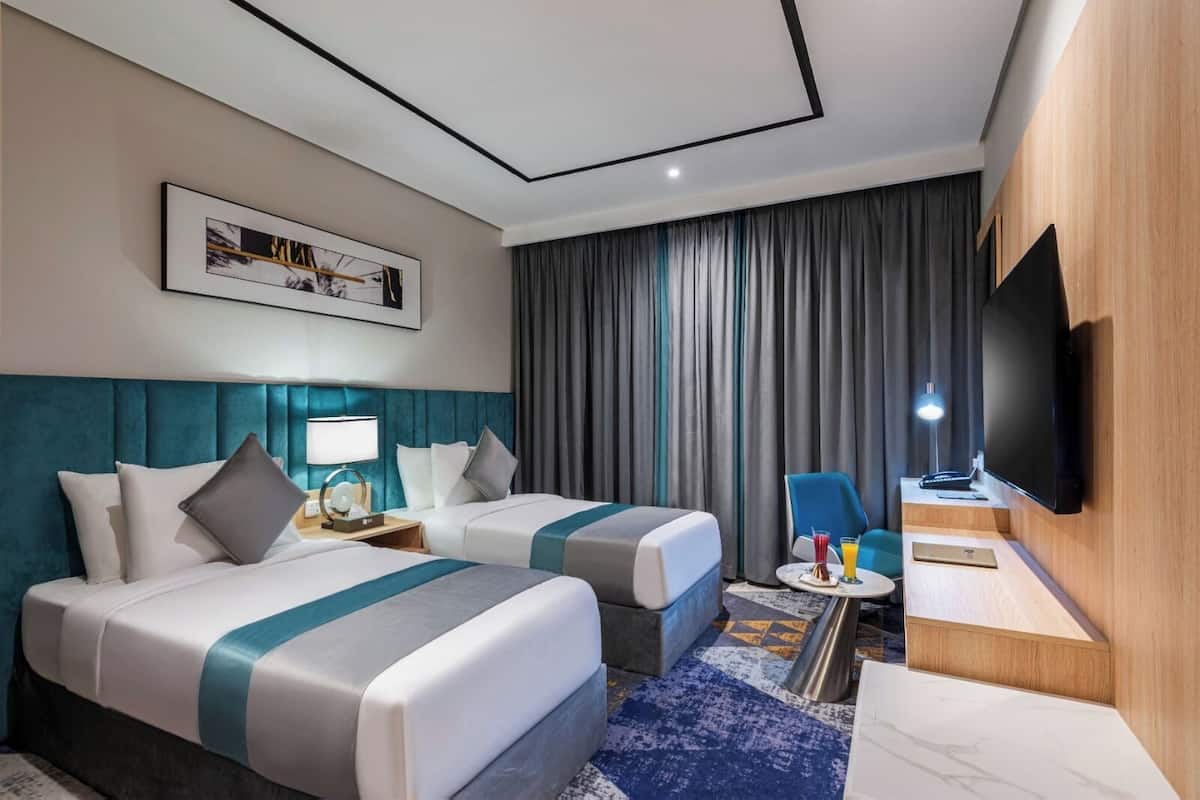 Habitación Deluxe con 1 cama matrimonial o 2 individuales | Tabla de planchar con plancha y wifi gratis