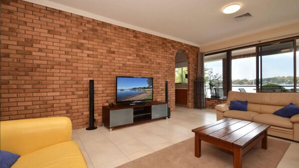 Smart TV, books