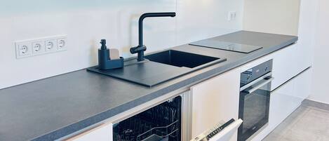 Oven, stovetop, dishwasher