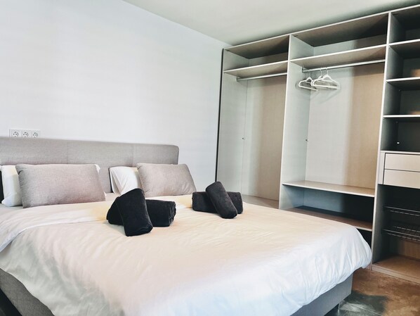 1 slaapkamer, een strijkplank/strijkijzer, wifi, beddengoed