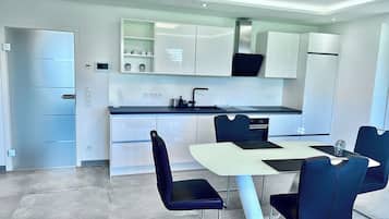 Oven, stovetop, dishwasher