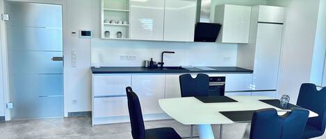 Oven, stovetop, dishwasher