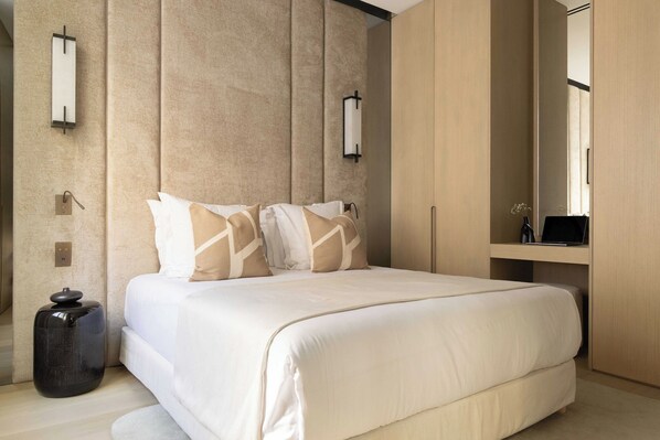 A modern hotel room with a large bed, a bedside table, a lamp, and a wardrobe. - Luxury Flat -2br/8p- Madeleine/saint Honore (Paris)