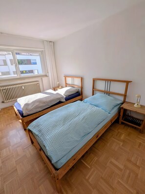 1 bedroom, iron/ironing board, WiFi, bed sheets - Apartment 'Seeblick-Konstanz' with Lake View and Wi-Fi (Konstanz)