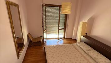 2 Schlafzimmer, Bügeleisen/Bügelbrett, Reisekinderbett, Bettwäsche