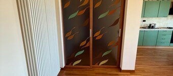 Elegant penthouse located in a very central area, just a few steps from the sea.