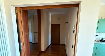 Elegant penthouse located in a very central area, just a few steps from the sea.