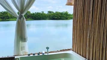 Basic Room, Lanai | Deep soaking bathtub