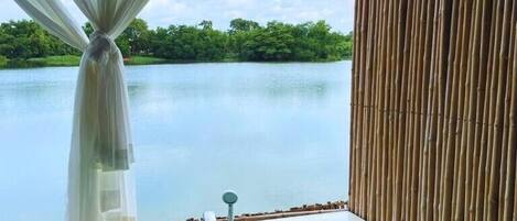 Basic Room, Lanai | Deep soaking bathtub