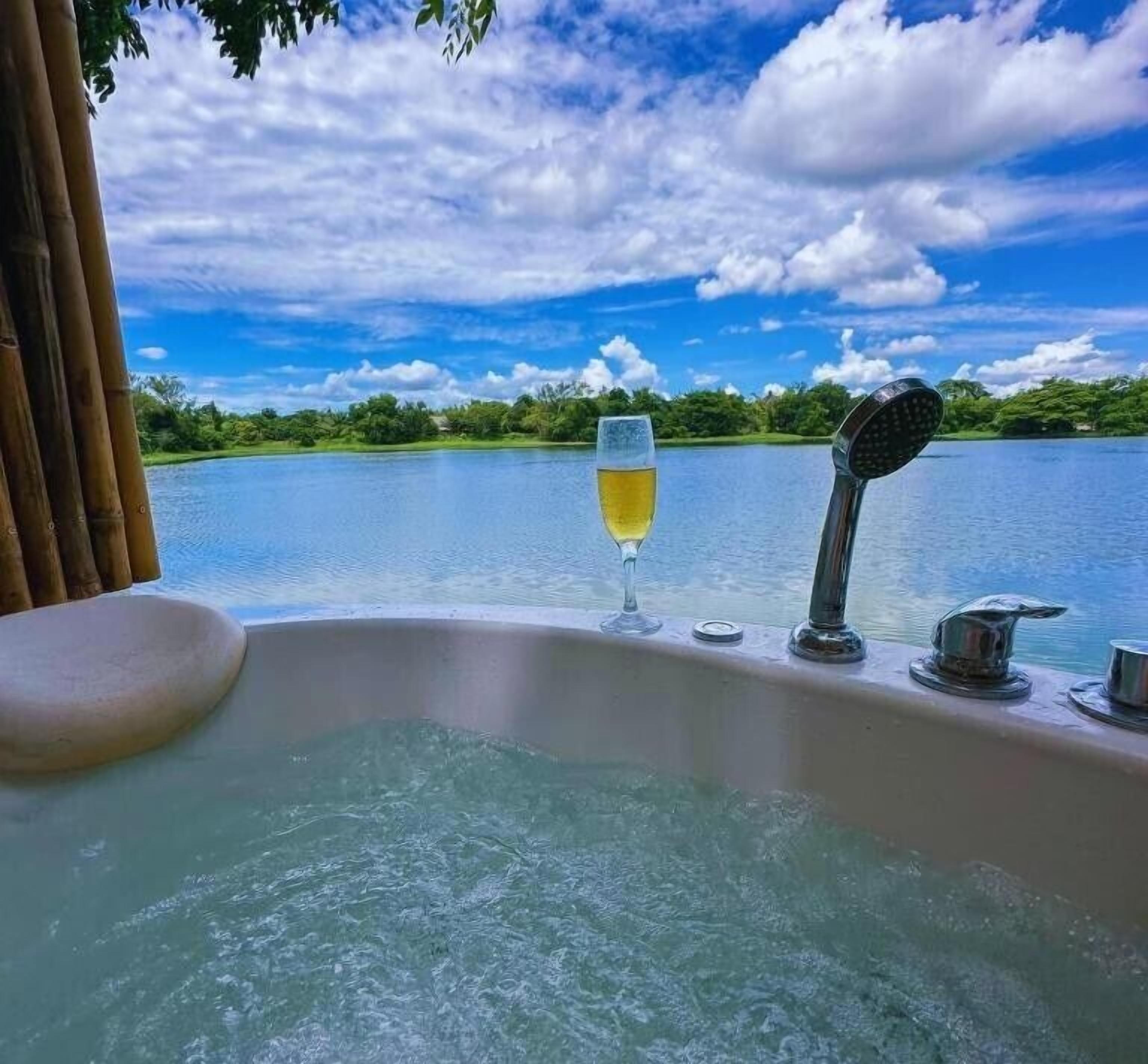 Superior Room | Deep soaking bathtub