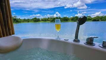 مغطس/حوض استحمام عميق