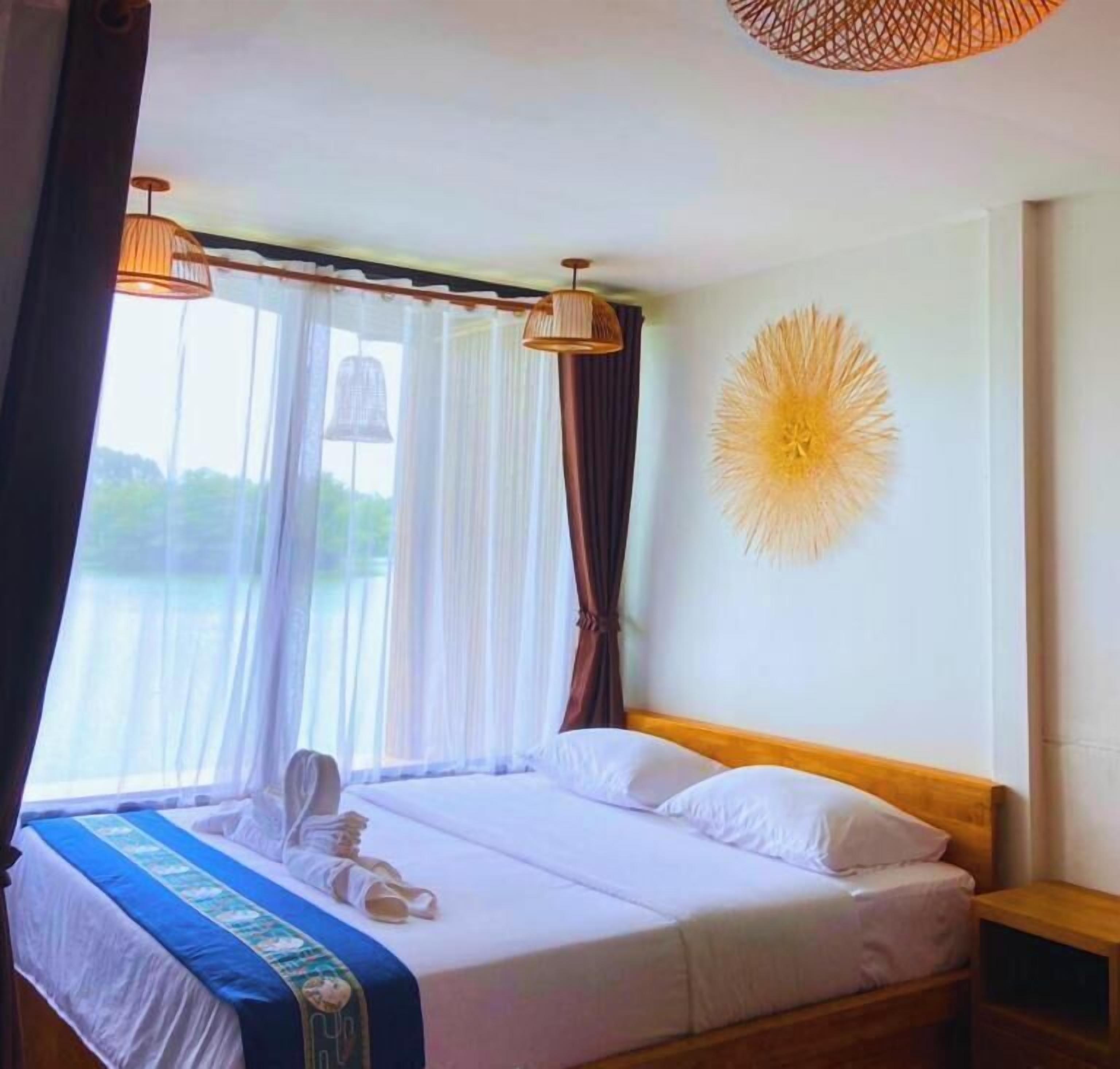 Habitación Deluxe, 1 cama de matrimonio grande, lanai | Wifi gratis