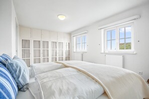 5 habitaciones, tabla de planchar con plancha, wifi y ropa de cama