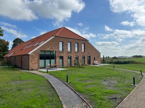 Unclassified image, 5 of 45, button