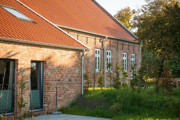 Unclassified image, 1 of 45, button