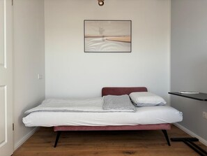 2 bedrooms, desk, iron/ironing board, WiFi