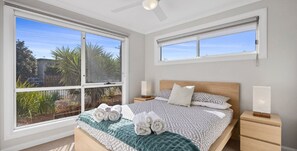 Iron/ironing board, Internet, bed sheets