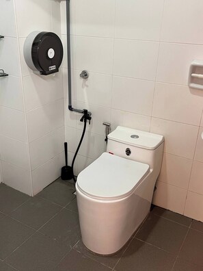 Bathroom - ValueRoomz Aeon Tebrau City IKEA KTV Movies FUN (Johor Bahru)