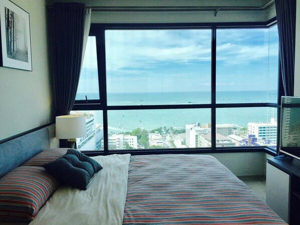 2 bedrooms, iron/ironing board, internet, bed sheets