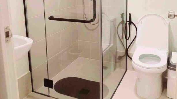 Hair dryer, towels