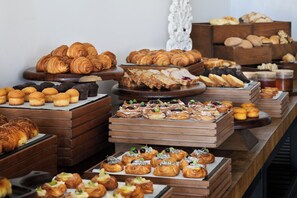 Daily continental breakfast for a fee - Palace Beach Resort (El Alamein)