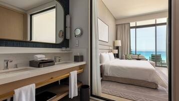 Premier Room Sea View | Minibar, bureau, fer et planche à repasser, Wi-Fi gratuit