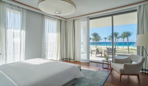 Villa Breeze | Minibar, desk, iron/ironing board, free WiFi