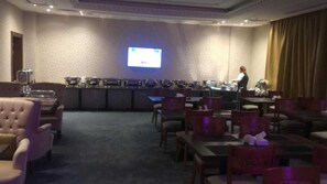 Colazione a buffet, servita tutte le mattine (50 SAR a persona)