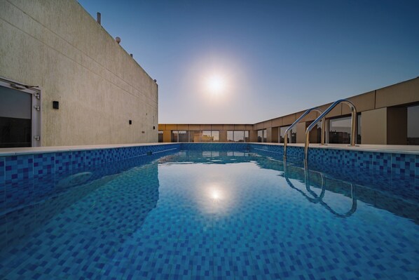 Outdoor pool - Belvilla Alhamra Vivid Plaza Hotel (Jeddah)