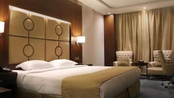 Escritorio, wifi gratis y ropa de cama